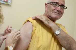 O médico aposentado Valentin Zanchett aproveitou o primeiro dia de campanha para receber a dose da vacina na unidade de saúde do Industrial