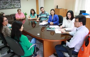 Prefeito Cantelmo Neto e a secretária de Saúde, Rose Guarda, oficializaram a entrega dos equipamentos a seis unidades de saúde