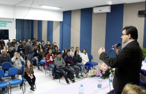 O prefeito Cantelmo Neto abriu o evento, no Centro da Juventude