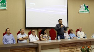 O prefeito Cantelmo Neto coordenou o evento, realizado na Amsop e que reuniu lideranças da região