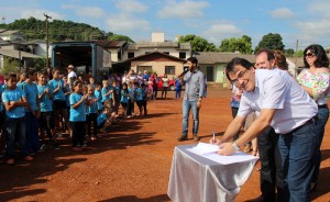 Prefeito Cantelmo neto assinou ordens de serviço para construção de escola e unidade de saúde para os bairros Miniguaçu e Jardim Seminário