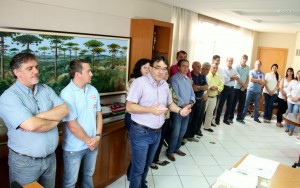 Ato no gabinete do prefeito Cantelmo Neto reuniu lideranças do bairro para prestigiar a assinatura da ordem de serviço para construção da unidade