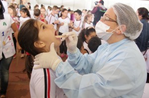 Aluna da Escola Bom Pastor durante avaliação odontológica na Semana Saúde na Escola, que acontece até sexta-feira em Beltrão