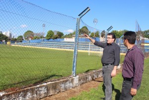 Prefeito Cantelmo Neto e o assessor administrativo Adams Brizola visitaram o estádio nesta semana para conferir a necessidade das melhorias