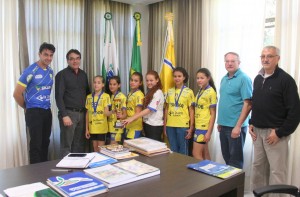 Equipe vice-campeã da competição foi recebida pelo prefeito Cantelmo Neto nesta semana