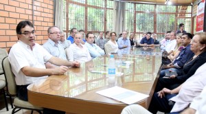 Prefeito Cantelmo Neto anunciou o projeto piloto do novo sistema de coleta durante a reunião semanal da Acefb