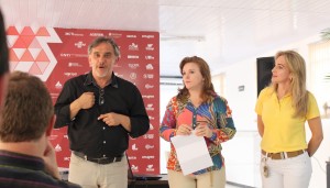 Prefeito em exercício, Eduardo Scirea, deputada Leandre Dal Ponte e secretária Jovelina Chaves na apresentação do Centro Vocacional
