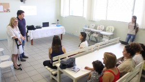 Secretária e o diretor de Assistência Social, Ana Manfrói e Guilherme Toss, abriram o primeiro dia do curso, nesta segunda